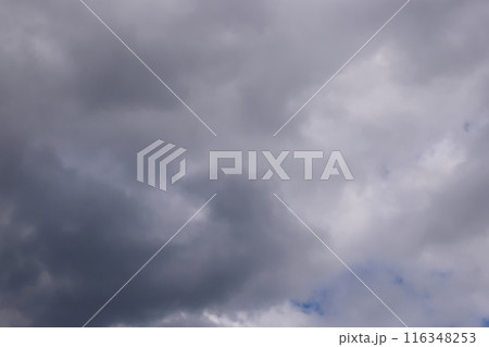 雲の多い空(背景素材) 雲の多い空(背景素材) 116348253
