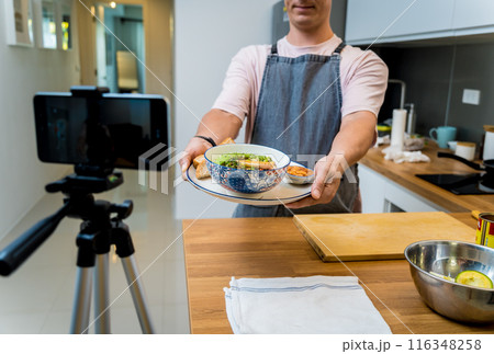 The chef is broadcasting live from workshop how to prepare a vegetarian food 116348258