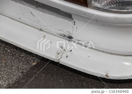 車のボディ 劣化 Car body deterioration and rust, dents 車のボディ 劣化 Car body deterioration and rust, dents 116348400