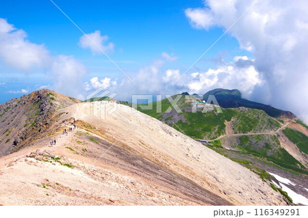 乗鞍岳山頂から続く尾根 乗鞍岳山頂から続く尾根 116349291