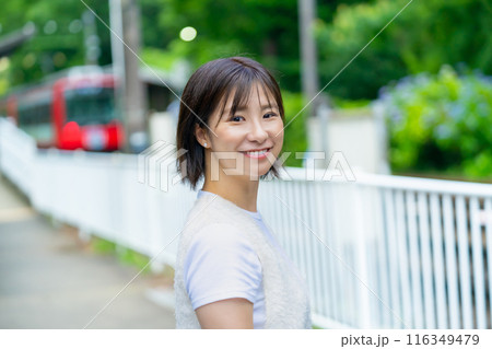 箱根を旅行する女性 旅行中の女性 休日を満喫する女性 箱根を旅行する女性 旅行中の女性 休日を満喫する女性 116349479