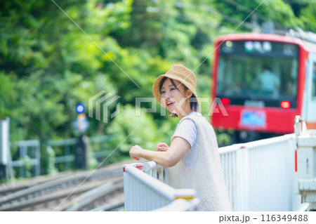 箱根を旅行する女性　旅行中の女性　休日を満喫する女性 116349488