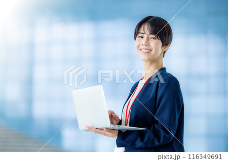 ビジネスウーマン　オフィス 116349691
