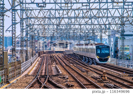 日本の川崎都市景観　7月。二子玉川側から二子新地駅や準急押上・東急2020系電車などを望む＝3日 116349696