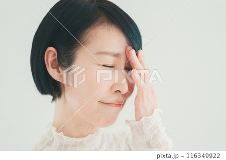 50代女性　頭痛　眉間　美容 116349922