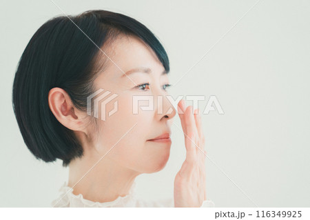 50代女性の鼻のケア 50代女性の鼻のケア 116349925