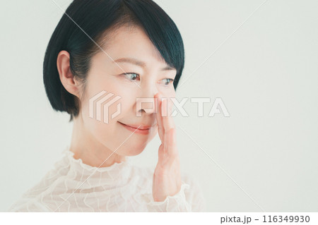 50代女性の鼻のケア 116349930