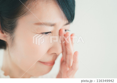 50代女性の鼻のケア 50代女性の鼻のケア 116349942