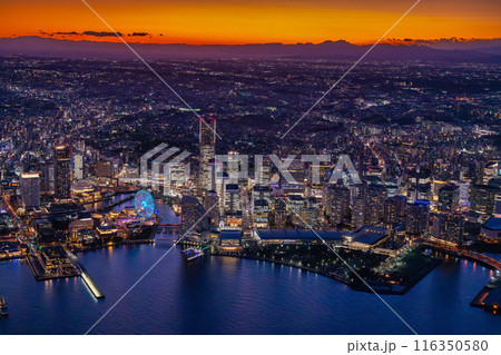 （横浜夜景）みなとみらいのマジックアワー 116350580