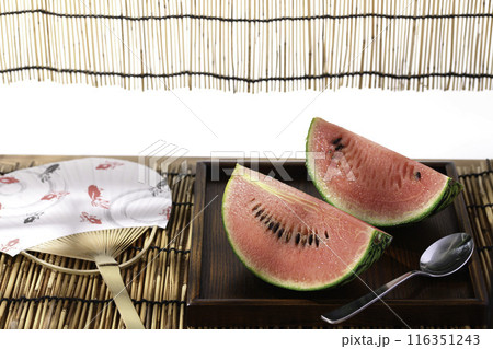 スイカ （夏イメージ） 116351243