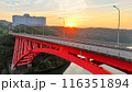 【空撮】的矢大橋と朝日　 116351894