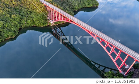 【空撮】的矢大橋のリフレクション 116351902