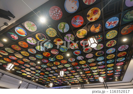 南海電鉄「極楽橋駅」　はじまりの天井絵巻 116352017