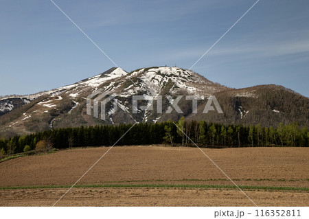 早春のニセコ風景 116352811