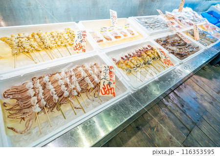 海鮮市場　いか下足　つぶ貝　串焼き 116353595