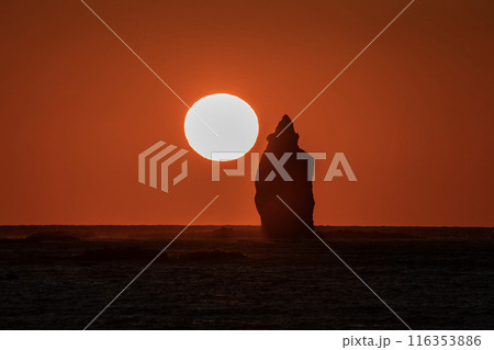 神威岬の絶景夕陽 116353886