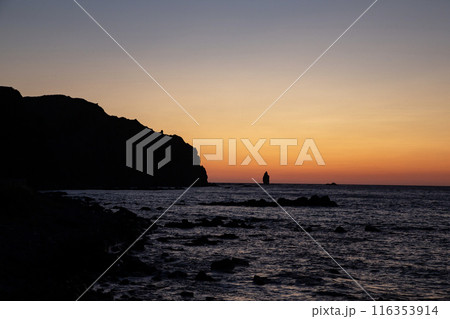 神威岬の絶景夕陽 116353914