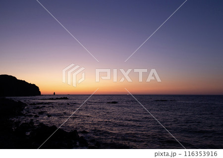 神威岬の絶景夕陽 116353916