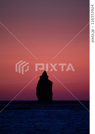 神威岬の絶景夕陽 116353924