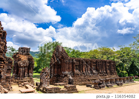 ベトナム　ヒンドゥーの神々を祀るチャンパ王国の聖地のミーソン遺跡 116354082