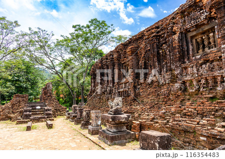 ベトナム ヒンドゥーの神々を祀るチャンパ王国の聖地のミーソン遺跡の破壊された像 ベトナム ヒンドゥーの神々を祀るチャンパ王国の聖地のミーソン遺跡の破壊された像 116354483