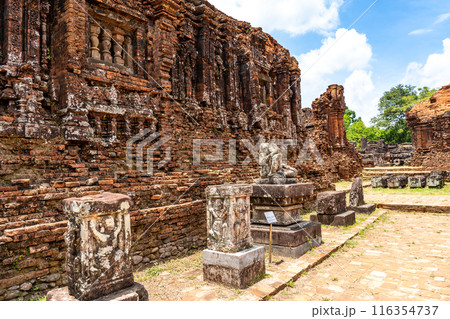 ベトナム ヒンドゥーの神々を祀るチャンパ王国の聖地のミーソン遺跡の破壊された像 ベトナム ヒンドゥーの神々を祀るチャンパ王国の聖地のミーソン遺跡の破壊された像 116354737