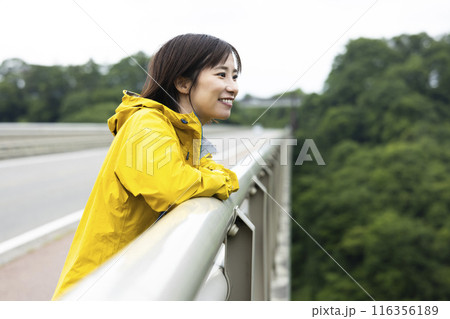 自然の中の若い女性 自然の中の若い女性 116356189