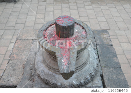 ネパール、バクタプル、ダルバール広場（王宮広場）、旧王宮、王の沐浴場、リンガ、シヴァ神の象徴 116356446