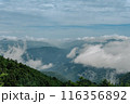 夏の大菩薩嶺から見る雄大な山並み 116356892