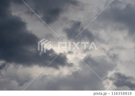 ゲリラ豪雨直前の空 116358919