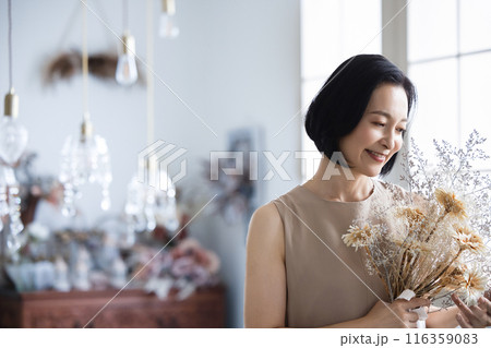 50代女性ポートレートの写真素材 [116359083] - PIXTA