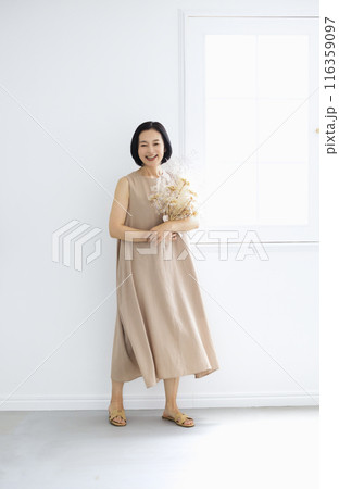 ワンピースを着た女性 116359097