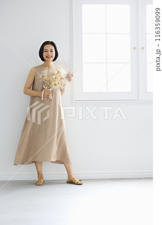 笑顔の女性 笑顔の女性 116359099