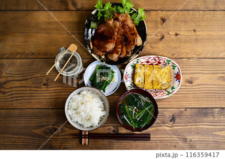 一汁三菜_豚の生姜焼き、エノキの玉子焼き、ほうれん草のお浸し 一汁三菜_豚の生姜焼き、エノキの玉子焼き、ほうれん草のお浸し 116359417