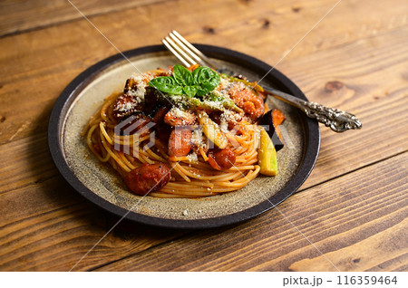 ナスとアスパラのトマトパスタ 116359464
