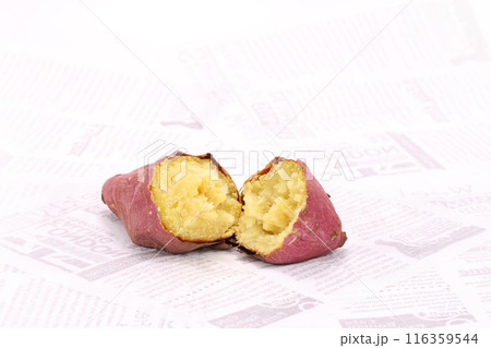 焼き芋 紅優甘 べにゆうか 割ったところ 明るい背景 焼き芋 紅優甘 べにゆうか 割ったところ 明るい背景 116359544