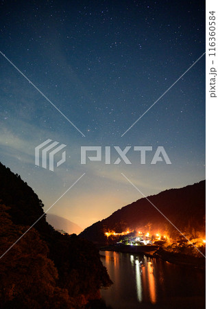 丹沢で見る星空　山村の夜空 116360584