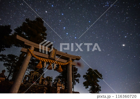 鳥居に昇る北斗七星 鳥居に昇る北斗七星 116360720