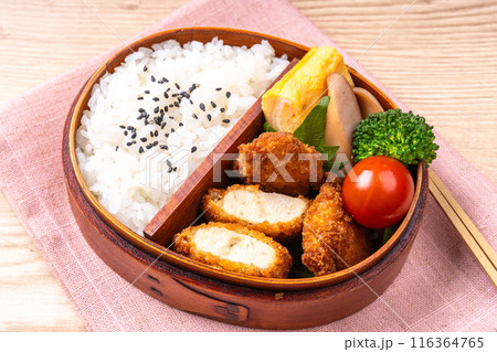 チキンカツ弁当 116364765