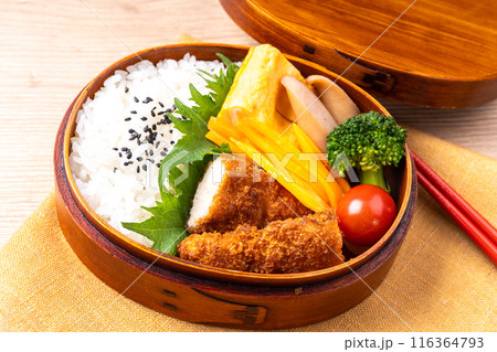 チキンカツ弁当 116364793