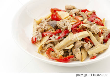 豚肉とエリンギと赤ピーマンの炒め物 116365020