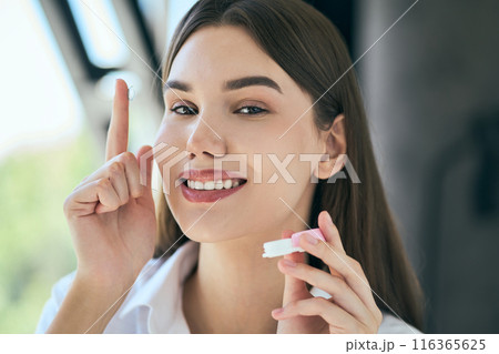 Woman Holding Contact Lens And Contact Lens Case Solution Woman Holding Contact Lens And Contact Lens Case Solution 116365625