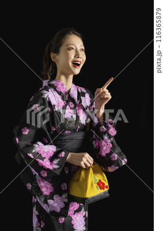 黒い浴衣の女性 黒バック合成用 黒い浴衣の女性 黒バック合成用 116365879