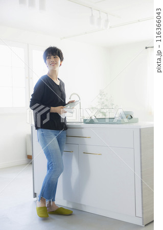 キッチンの女性 キッチンの女性 116366043