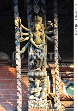 ネパール、チャングナラヤン、チャングナラヤン寺院の支柱彫刻 ネパール、チャングナラヤン、チャングナラヤン寺院の支柱彫刻 116366593