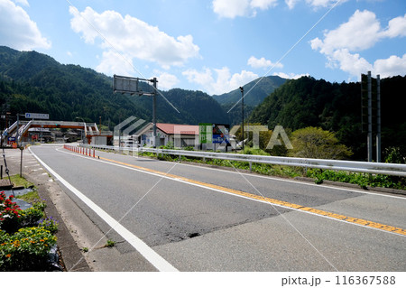 岐阜県加茂郡白川町_道の駅美濃白川西側風景1_2023年9月 116367588