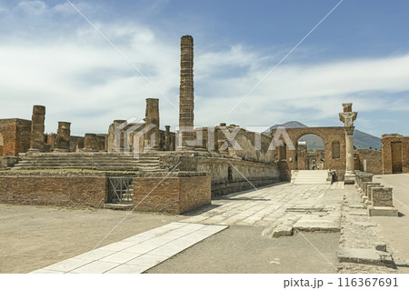 View of the historic ruined city of Pompeii in Italy with the volcano Vesuv 116367691