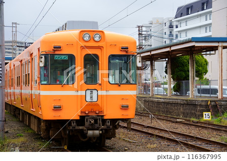 松江しんじ湖温泉駅に停車している一畑電車北松江線の車両（島根県松江市） 116367995