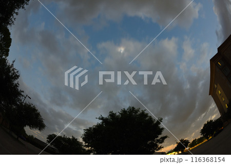 2024年4月8日アメリカ テキサス州で撮影した皆既日食と地上の風景 2024年4月8日アメリカ テキサス州で撮影した皆既日食と地上の風景 116368154