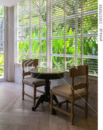 窓辺の席 窓辺の席 116370950